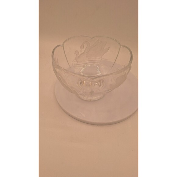 Lead Crystal Footed Bowl w/ Frosted Embossed Swans‎ Scalloped Compote 4" x 6" - Picture 7 of 8